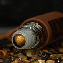 Charger l&#39;image dans la galerie, tiger&#39;s eye rollerball in a bed of tiger&#39;s eye stones
